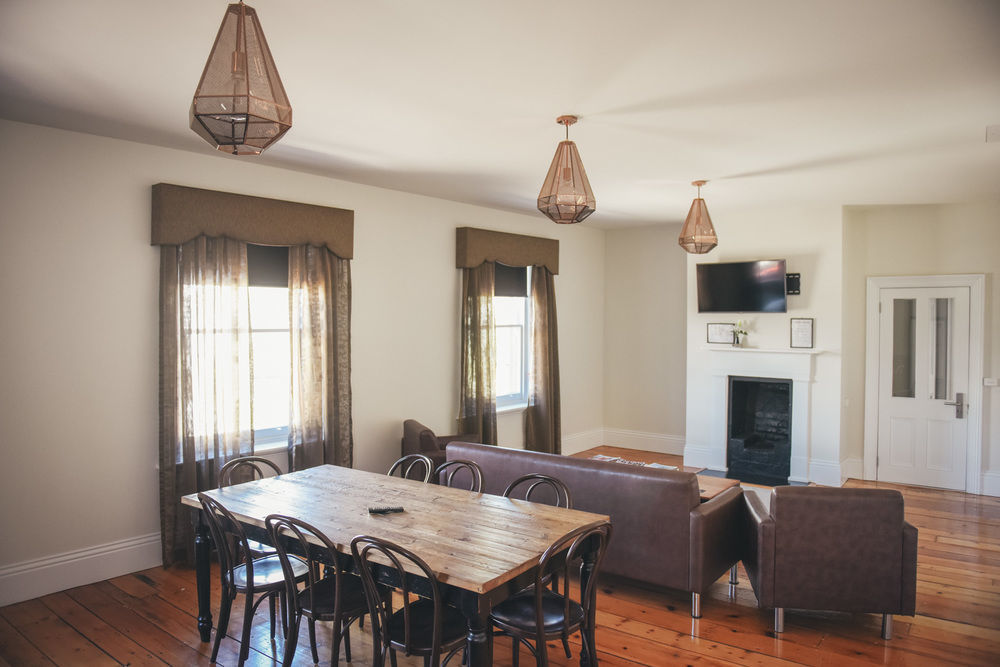 Deloraine Hotel Ngoại thất bức ảnh