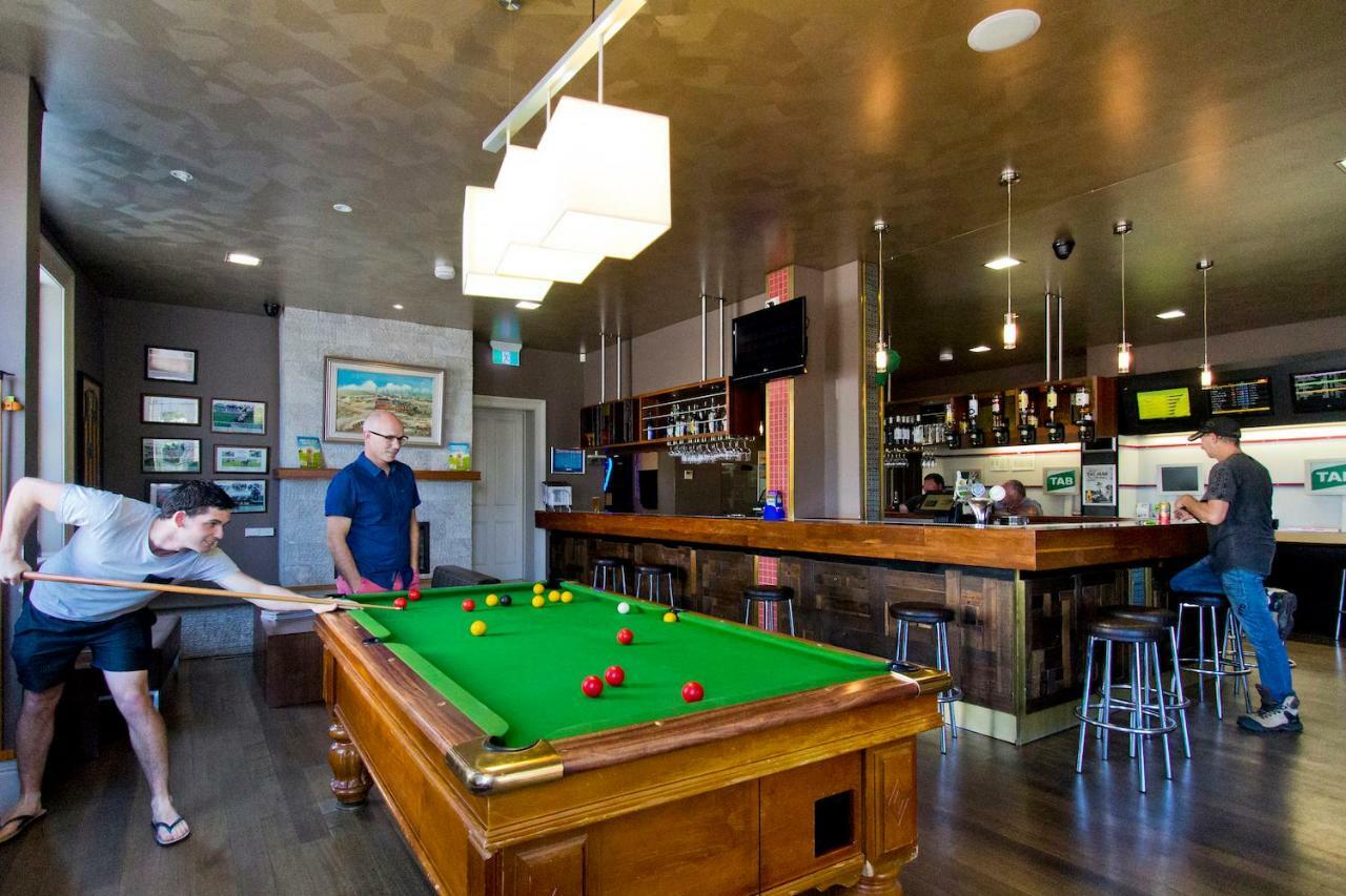 Deloraine Hotel Ngoại thất bức ảnh